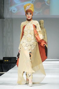 Toera Imara Wanderlust of Cyrus. IPBM [Ikatan Perancang Busana Muslim] Jabar collection 2013 Fashion & Art at The Trans Luxury Hotel. Bandung. [Foto: Mohammad Abduh/Wolipop]