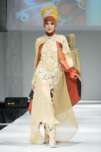 Toera Imara Wanderlust of Cyrus. IPBM [Ikatan Perancang Busana Muslim] Jabar collection 2013 Fashion & Art at The Trans Luxury Hotel. Bandung. [Foto: Mohammad Abduh/Wolipop]