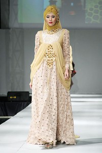 Toera Imara Wanderlust of Cyrus. IPBM [Ikatan Perancang Busana Muslim] Jabar collection 2013 Fashion & Art at The Trans Luxury Hotel. Bandung. [Foto: Mohammad Abduh/Wolipop]