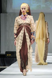 Toera Imara Wanderlust of Cyrus. IPBM [Ikatan Perancang Busana Muslim] Jabar collection 2013 Fashion & Art at The Trans Luxury Hotel. Bandung. [Foto: Mohammad Abduh/Wolipop]