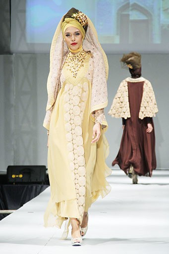 Toera Imara Wanderlust of Cyrus. IPBM [Ikatan Perancang Busana Muslim] Jabar collection 2013 Fashion & Art at The Trans Luxury Hotel. Bandung. [Foto: Mohammad Abduh/Wolipop]