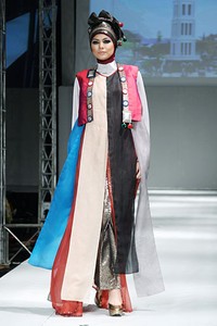 Ahmad Zaki Everlasting Love Devotion. IPBM [Ikatan Perancang Busana Muslim] Jabar collection 2013 Fashion & Art at The Trans Luxury Hotel. Bandung. [Foto: Mohammad Abduh/Wolipop]