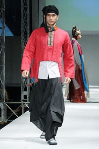 Ahmad Zaki Everlasting Love Devotion. IPBM [Ikatan Perancang Busana Muslim] Jabar collection 2013 Fashion & Art at The Trans Luxury Hotel. Bandung. [Foto: Mohammad Abduh/Wolipop]