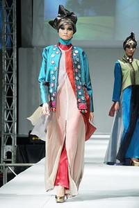 Ahmad Zaki Everlasting Love Devotion. IPBM [Ikatan Perancang Busana Muslim] Jabar collection 2013 Fashion & Art at The Trans Luxury Hotel. Bandung. [Foto: Mohammad Abduh/Wolipop]