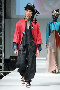 Ahmad Zaki Everlasting Love Devotion. IPBM [Ikatan Perancang Busana Muslim] Jabar collection 2013 Fashion & Art at The Trans Luxury Hotel. Bandung. [Foto: Mohammad Abduh/Wolipop]