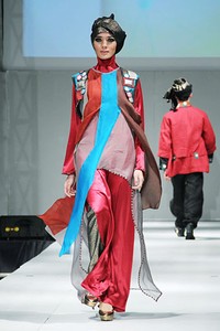 Ahmad Zaki Everlasting Love Devotion. IPBM [Ikatan Perancang Busana Muslim] Jabar collection 2013 Fashion & Art at The Trans Luxury Hotel. Bandung. [Foto: Mohammad Abduh/Wolipop]