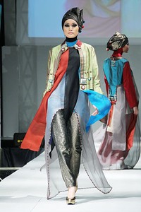 Ahmad Zaki Everlasting Love Devotion. IPBM [Ikatan Perancang Busana Muslim] Jabar collection 2013 Fashion & Art at The Trans Luxury Hotel. Bandung. [Foto: Mohammad Abduh/Wolipop]