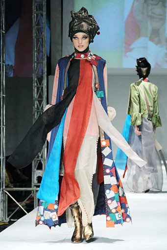 Ahmad Zaki Everlasting Love Devotion. IPBM [Ikatan Perancang Busana Muslim] Jabar collection 2013 Fashion & Art at The Trans Luxury Hotel. Bandung. [Foto: Mohammad Abduh/Wolipop]