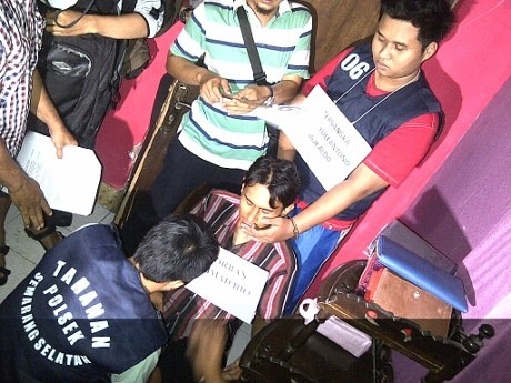 Reka Ulang Pembunuhan Sadis Desainer Rio, Tersangka Nyaris Menangis