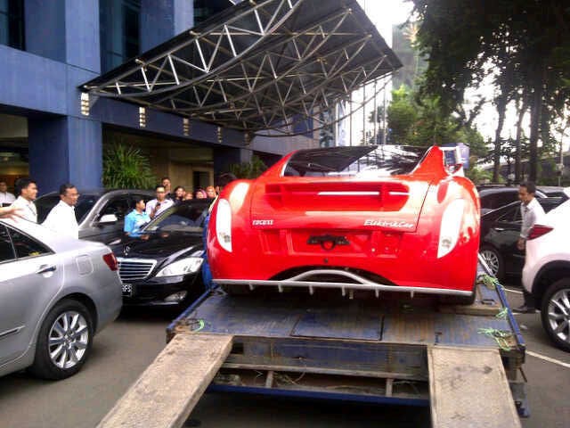 Ferrari Listrik Rp 3 M Tiba di Jakarta, Dahlan Iskan Semangat