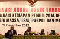 (Ki-ka) Bupati Kutai Timur Isran Noor, Anggota KPU Arief Budiman, Anggota DPR Arif Wibowo, dan Ketua Badan Pemenangan Pemilu PPP Fernita Darwis.