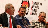 Bupati Kutai Timur Isran Noor menyampaikan pendapatnya.