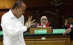 Saan Mustopa Bersaksi untuk Neneng