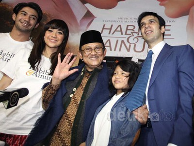 Suasana Pemutaran Film Habibie & Ainun