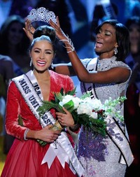 Wajah bahagia Olivia Culpo saat dinobatkan sebagai Miss Universe 2012. David Becker/Getty Images.