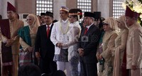 Olla yang cantik menggunakan kebaya putih terlihat sumringan mendampingi Aufar. Ramses/detikFoto.