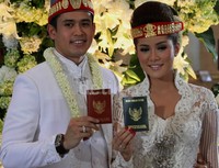 Kedua sejoli itu resmi jadi pasangan suami-istri. Ramses/detikFoto.