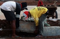 BPS menyebutkan jumlah pekerja Indonesia di sektor informal pada Februari 2012 mencapai 70,7 juta orang atau 62,71 persen dari total pekerja, sedangkan 42,1 juta atau 37,29% lainnya bekerja pada kegiatan formal.