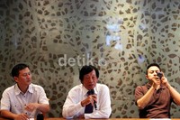 Sebelumnya, perwakilan dari Indonesia (alm) Ferry Sonneville pernah menjabat sebagai Presiden BWF periode 1971-1974. Pemilihan Presiden BWF akan berlangsung di Kuala Lumpur, Malaysia, Mei 2013 mendatang.