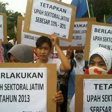 Buruh Ancam Lumpuhkan Surabaya Jika Sistem Upah Sektoral Dibatalkan