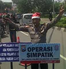 Polisi Sinterklas Gelar Operasi Simpatik