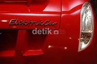 Mobil hasil rancangan jebolan ITS, Danet Suryatama, ini sebelumnya menuai kontroversi di dunia maya karena dianggap mirip dengan Lexus 2054 yang merupakan salah satu mobil konsep yang diminta sutradara Steven Spielberg kepada Lexus untuk dipasang di filmnya Minority Report.