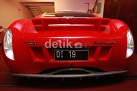 Mobil listrik yang menyerupai Ferrari itu diberi nama Tucuxi.