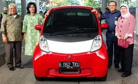 Mitsubishi i-MiEV hadir dalam peluncuran Electric Vehicle Charging Station (EVCS).