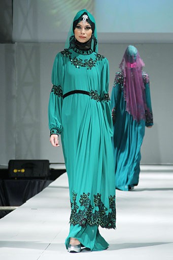 Fenny Sofia My Angel. IPBM [Ikatan Perancang Busana Muslim] Jabar collection 2013 Fashion & Art at The Trans Luxury Hotel. Bandung. [Foto: Mohammad Abduh/Wolipop]