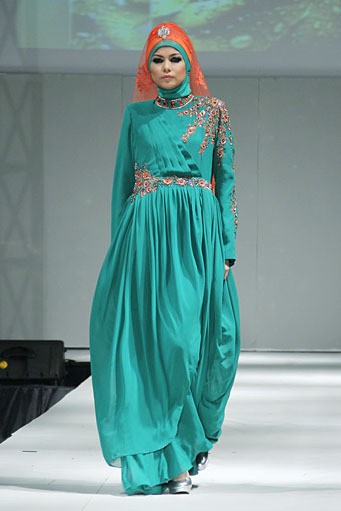 Fenny Sofia My Angel. IPBM [Ikatan Perancang Busana Muslim] Jabar collection 2013 Fashion & Art at The Trans Luxury Hotel. Bandung. [Foto: Mohammad Abduh/Wolipop]