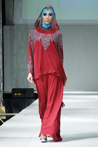 Fenny Sofia My Angel. IPBM [Ikatan Perancang Busana Muslim] Jabar collection 2013 Fashion & Art at The Trans Luxury Hotel. Bandung. [Foto: Mohammad Abduh/Wolipop]