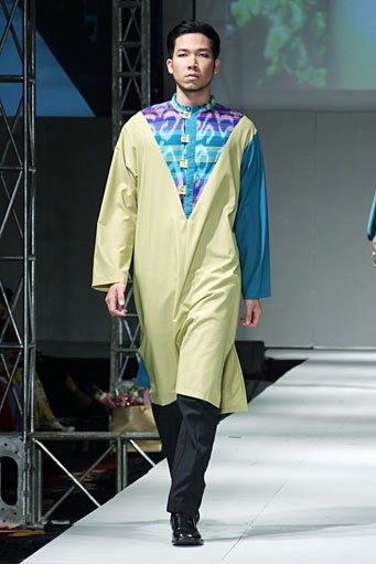 Meeta Fauzan Magnificent Nature. IPBM [Ikatan Perancang Busana Muslim] Jabar collection 2013 Fashion & Art at The Trans Luxury Hotel. Bandung. [Foto: Mohammad Abduh/Wolipop]