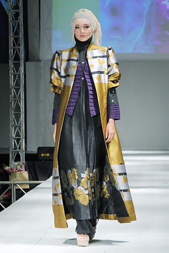 Ernie Kosasih Truly Elegan. IPBM [Ikatan Perancang Busana Muslim] Jabar collection 2013 Fashion & Art at The Trans Luxury Hotel. Bandung. [Foto: Mohammad Abduh/Wolipop]