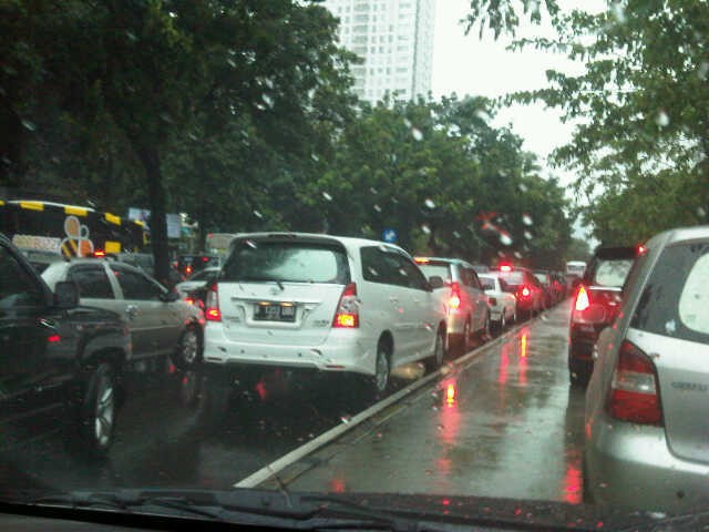 Aduh! Jakarta Macet Parah, Parkir di Jl Sudirman 1 Jam