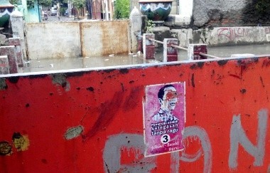 Jokowi! Tinggikan Jembatan Usang Kami di Kampung Makasar