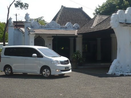 Merasakan Baby Alphard  di Kota Udang