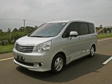 Merasakan Baby Alphard di Kota Udang