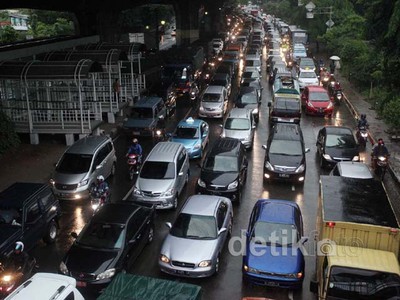 Kawasan Cawang Macet Total
