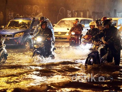 Terobos Banjir, Puluhan Motor Mogok