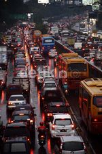 Diguyur Hujan, Gatot Subroto Macet Total