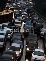 Diguyur Hujan, Gatot Subroto Macet Total