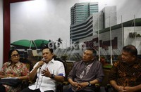 Anggota DPR Fraksi PDI P Eva Kusuma Sundari, anggota DPR Fraksi Golkart Bambang Soesatyo, anggota DPR Fraksi PKB Effendi Choirie, dan mantan anggota DPR Fraksi PKB Hermawi F Taslim  saat menjadi pembicara dalam diskusi akhir tahun 2012. Ramses/detikFoto.