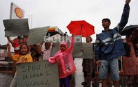 Aksi ini juga diikuti oleh anak-anak.