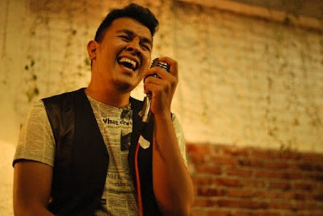 Penyanyi Tulus Meriahkan Charity untuk Penderita Kanker
