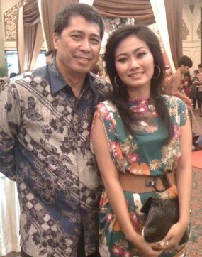 Foto dengan Wanita Lain Beredar, Ini Tanggapan Suami Chyntia Maramis