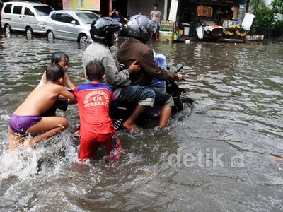 Hujan 30 Menit, Krembangan Surabaya Banjir