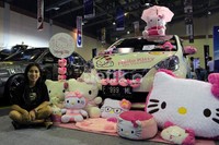 Kocek Rp 55 juta dikucurkan Milka untuk mengubah Sirionnya menjadi mobil Hello Kitty.