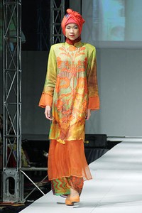 Ning Zulkarnain The Miracle of Love IPBM [Ikatan Perancang Busana Muslim] Jabar collection 2013 Fashion & Art at The Trans Luxury Hotel. Bandung. [Foto: Mohammad Abduh/Wolipop]