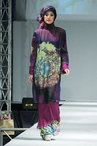 Ning Zulkarnain The Miracle of Love IPBM [Ikatan Perancang Busana Muslim] Jabar collection 2013 Fashion & Art at The Trans Luxury Hotel. Bandung. [Foto: Mohammad Abduh/Wolipop]