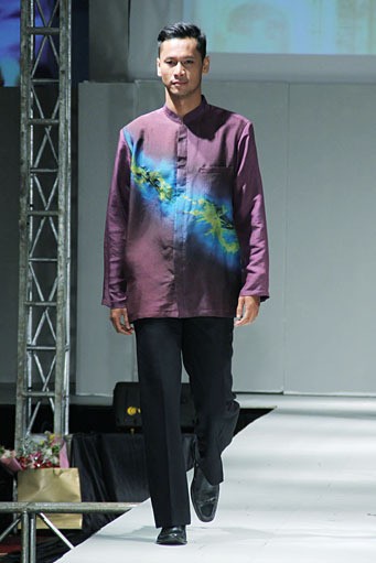 Ning Zulkarnain The Miracle of Love IPBM [Ikatan Perancang Busana Muslim] Jabar collection 2013 Fashion & Art at The Trans Luxury Hotel. Bandung. [Foto: Mohammad Abduh/Wolipop]